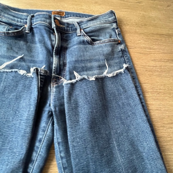 Mother woman’s the insider crop step chew jeans - Picture 9 of 16